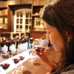 O que acontece quando você aprende a sentir o vinho — e não só beber