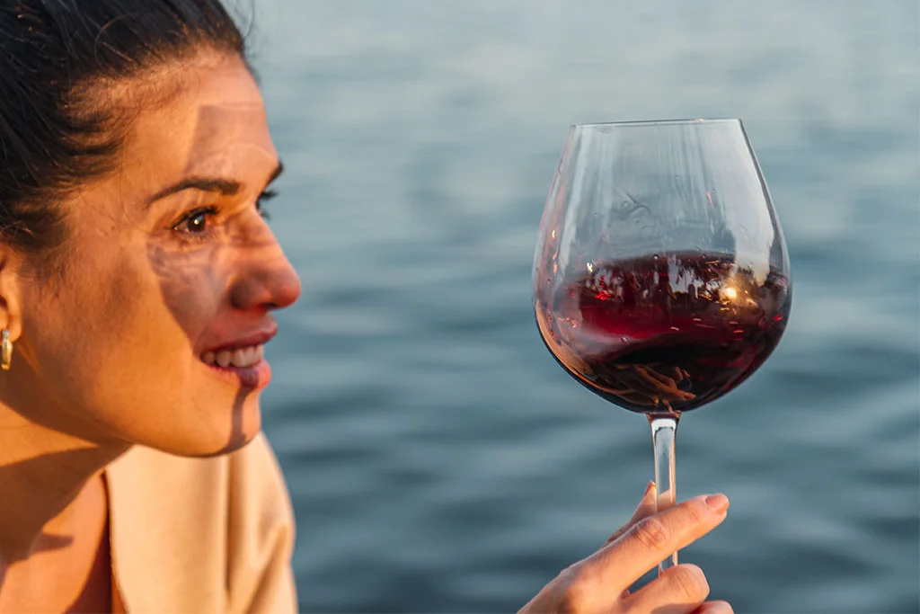 O que é Mindfulwine? Como desacelerar antes do primeiro gole transforma sua experiência com o vinho